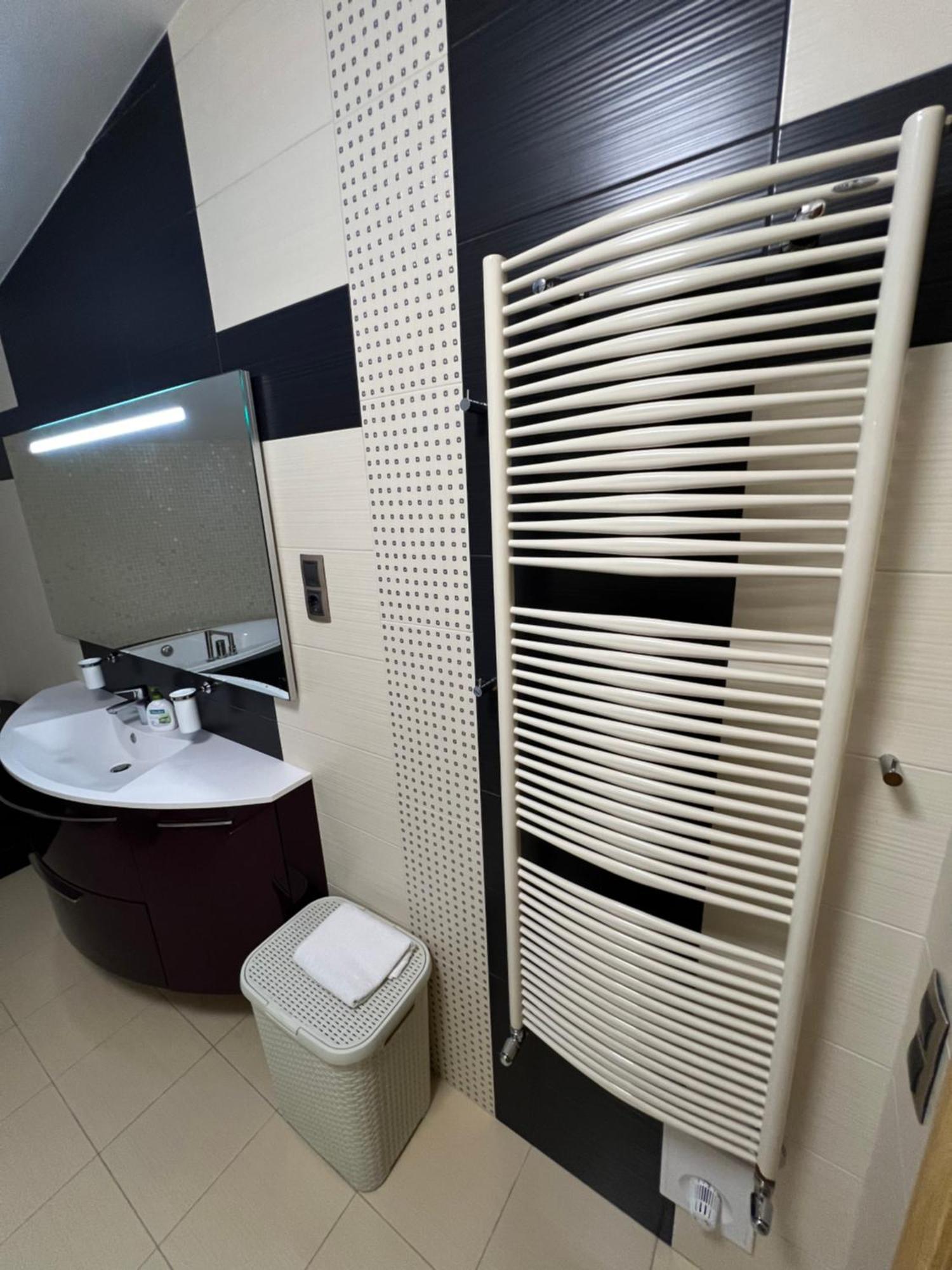 Apartment On Arkhipenka With Panorama View リヴィウ エクステリア 写真