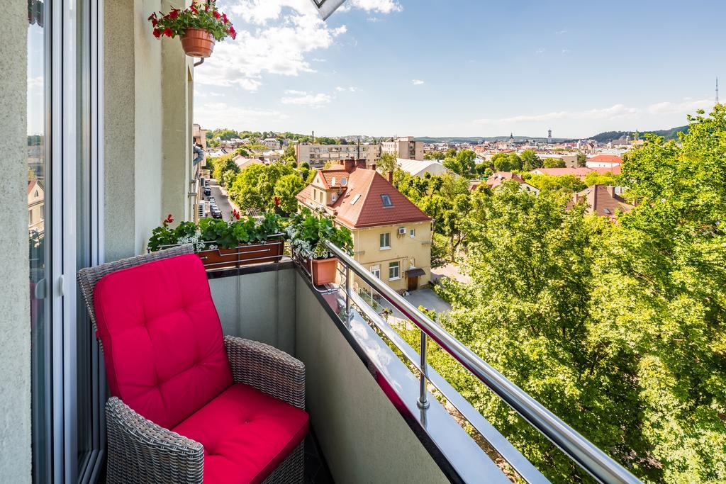Apartment On Arkhipenka With Panorama View リヴィウ エクステリア 写真