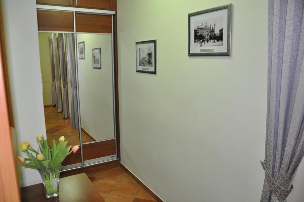 Apartment On Arkhipenka With Panorama View リヴィウ 部屋 写真